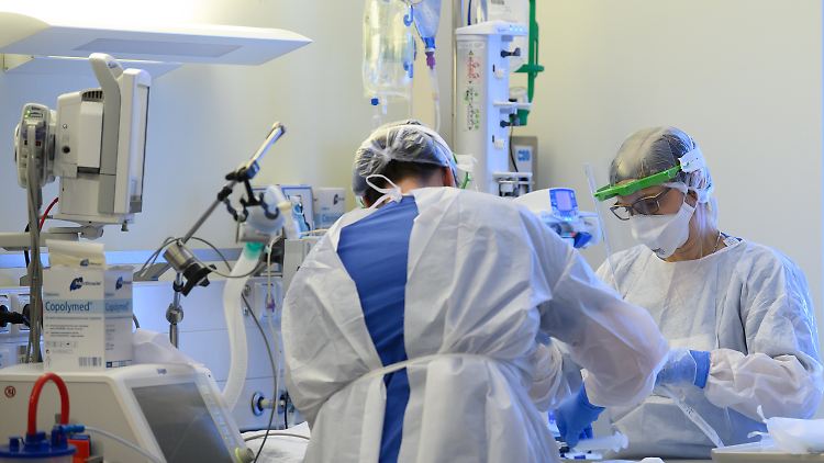Auf den Intensivstationen ist die Zahl der Covid-Patienten derzeit rückläufig. Es gibt dennoch viel zu tun. 