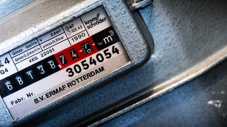 Wer als Verbraucherin oder Verbraucher vom Anbieter vor die Tür gesetzt wird, den fängt die Grundversorgung auf.