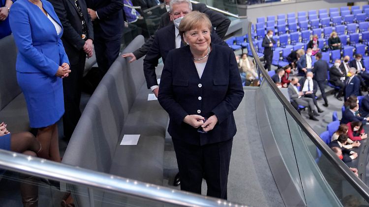 Bei der Vereidigung der neuen Bundesregierung guckte Angela Merkel von der Besuchertribüne zu.