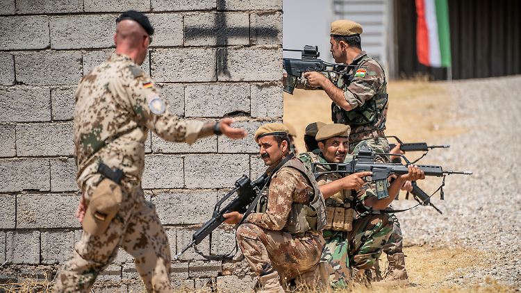 Der 2015 gestartete Einsatz der Bundeswehr dient insbesondere der Beratung irakischer Sicherheitskräfte, um diese im Kampf gegen die IS-Miliz zu unterstützen.