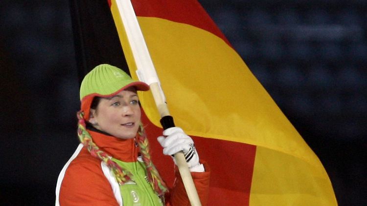 Eisschnellläuferin Claudia Pechstein trug 2006 bei der Abschlussfeier der Olympischen Winterspiele schon einmal die deutsche Fahne.