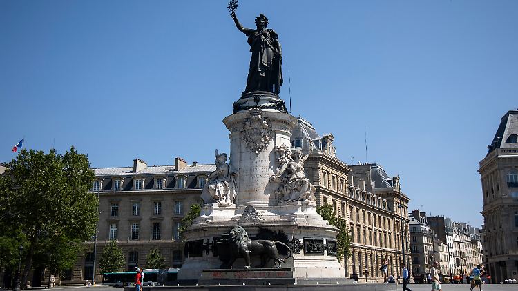 Der Place de la République in Paris. Robert starb "durch die Gleichgültigkeit der Passanten", schrieb ein Freund des Fotografen auf Twitter.