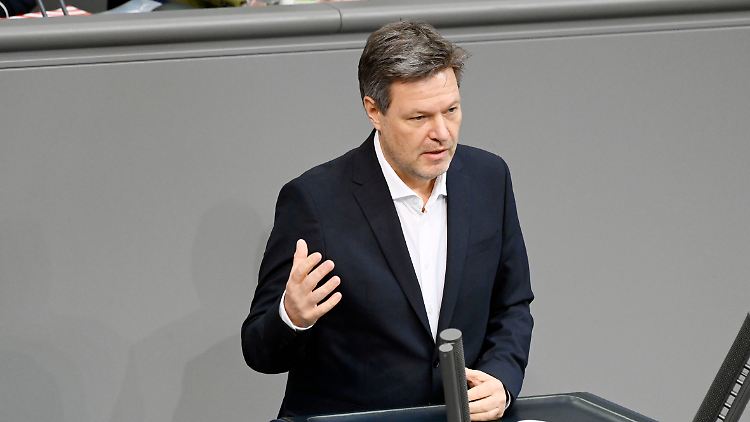 Robert Habeck kann sich eine Verlängerung der Überbrückungshilfe IV vorstellen. 