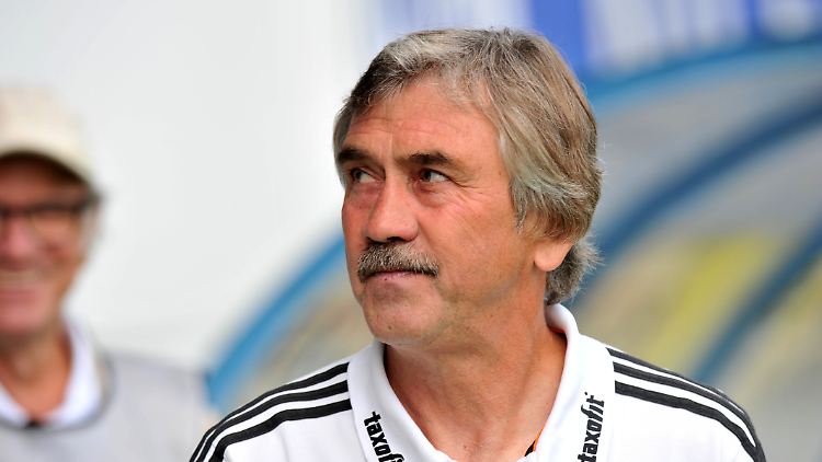 Als Spieler war Schädlich in den 1970er-Jahren insbesondere für den FC Karl-Marx-Stadt aktiv.