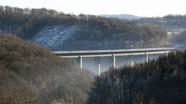 Die Talbruecke Rahmede zwischen Luedenscheid Nord und Luedenscheid ist bereits gesperrt.