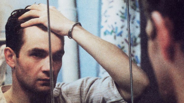 "Coming Out" hatte Premiere im November 1989, als ein ganzes Land sein "Coming out" hatte.