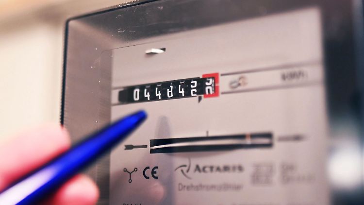 Bezieher von Arbeitslosengeld II, Grundsicherung und Sozialhilfe sollen einen einmaligen Zuschuss von 100 Euro bekommen.