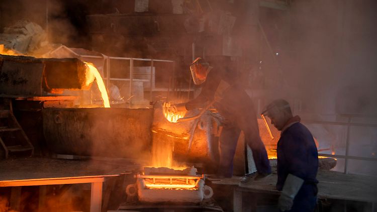 Chinas Industrie ist zu Jahresbeginn nur noch knapp im Wachstumsbereich.