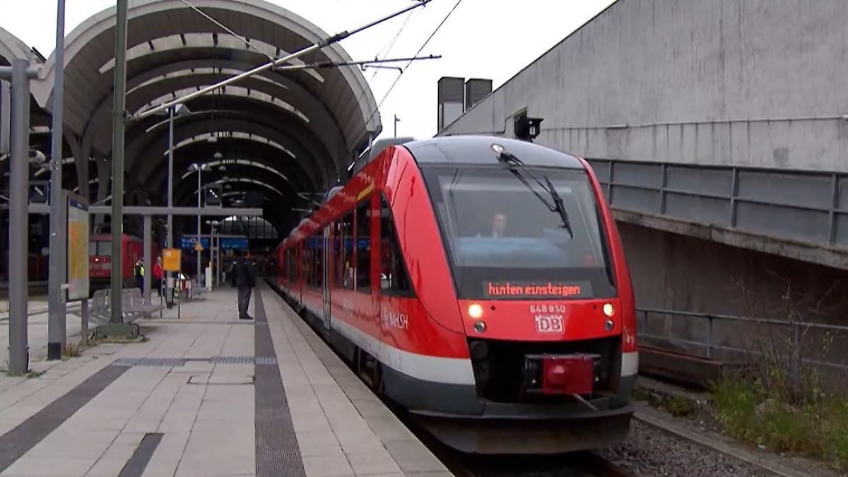 Beratungen zur Sanierung: Deutsche Bahn will bis zu 30.000 Jobs abbauen - ntv.de