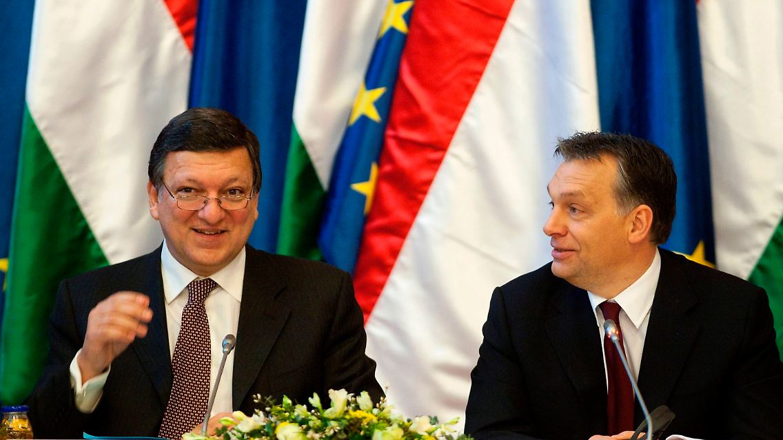 Barroso (links) und Orban im Parlamentsgebäude in Budapest.