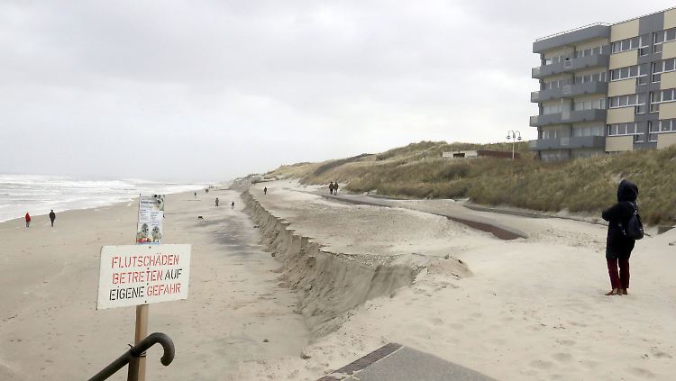 Auf Wangerooge wurden zehntausende Kubikmeter Sand weggespült.