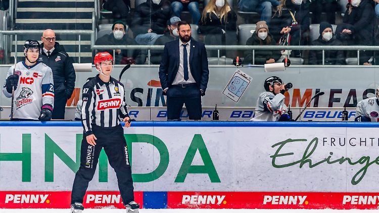 Die leere Bank der Ice Tigers.