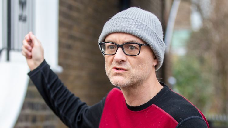 Dominic Cummings - hier vor ein paar Tagen vor seinem Haus im Norden von London - hat ein Ziel: Boris Johnson loswerden.