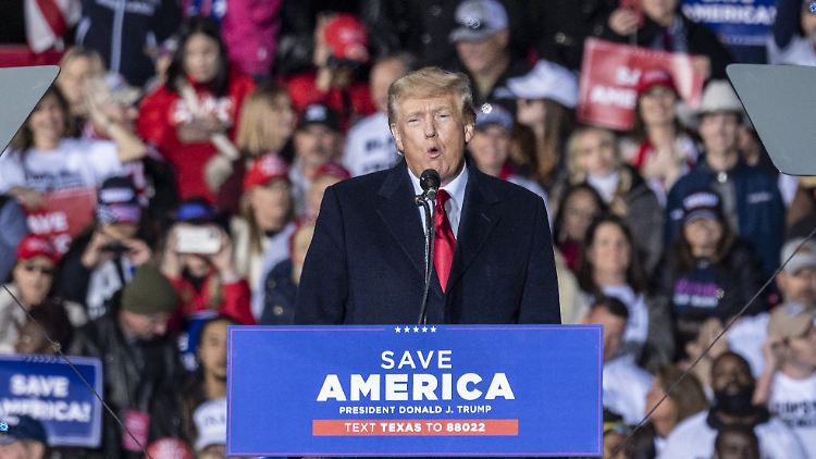 Trump sprach vor Anhängern in Texas von "radikalen" und "bösartigen" Staatsanwälten. 
