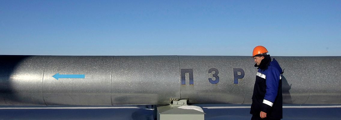 2022-01-04T113113Z_2142172336_RC2BSR9SG2CN_RTRMADP_3_POWER-PRICES-RUSSIA-GAS.JPG