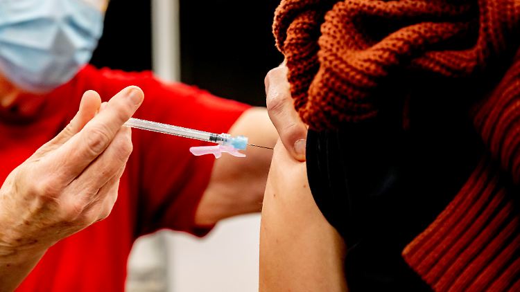 Die Reihenfolge von Impfung und Infektion ist für die sogenannte Superimmunität offenbar unerheblich.