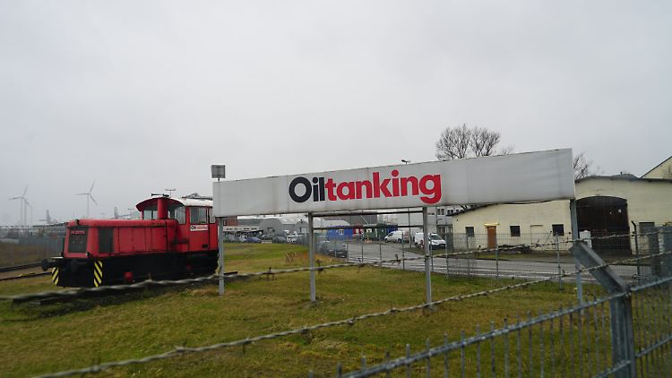 In einer Mitteilung an Geschäftspartner schrieb Oiltanking demnach, dass alle Be- und Entladesysteme der Firma betroffen sind.
