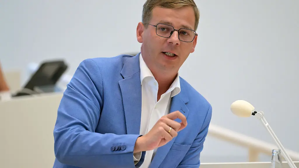 Brandenburgs-Linksfraktionschef-Sebastian-Walter-bekraeftigt-kurz-vor-der-Landtagswahl-seine-Forderung-nach-einem-AfD-Verbotsverfahren
