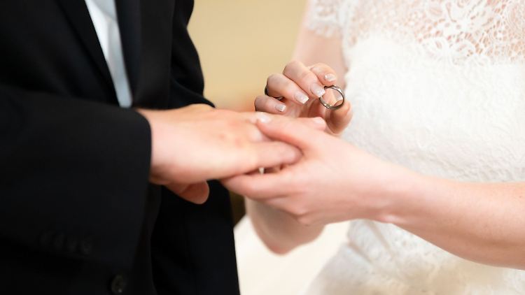 Wer sich heute die Ringe ansteckt, hat zumindest bessere Chancen, den Hochzeitstag nicht zu vergessen.