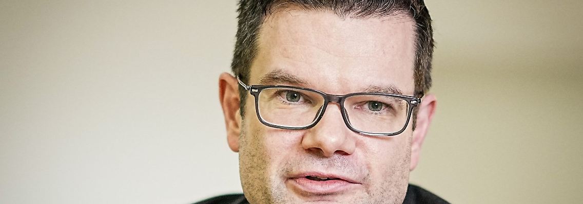 Marco Buschmann (FDP), Bundesminister der Justiz, aufgenommen im Justizministerium bei einem Interview mit der dpa Deutsche Presse-Agentur GmbH.
