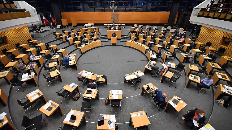 SPD-Fraktionschef Hey bezeichnet die Situation im Parlament als "lähmend".