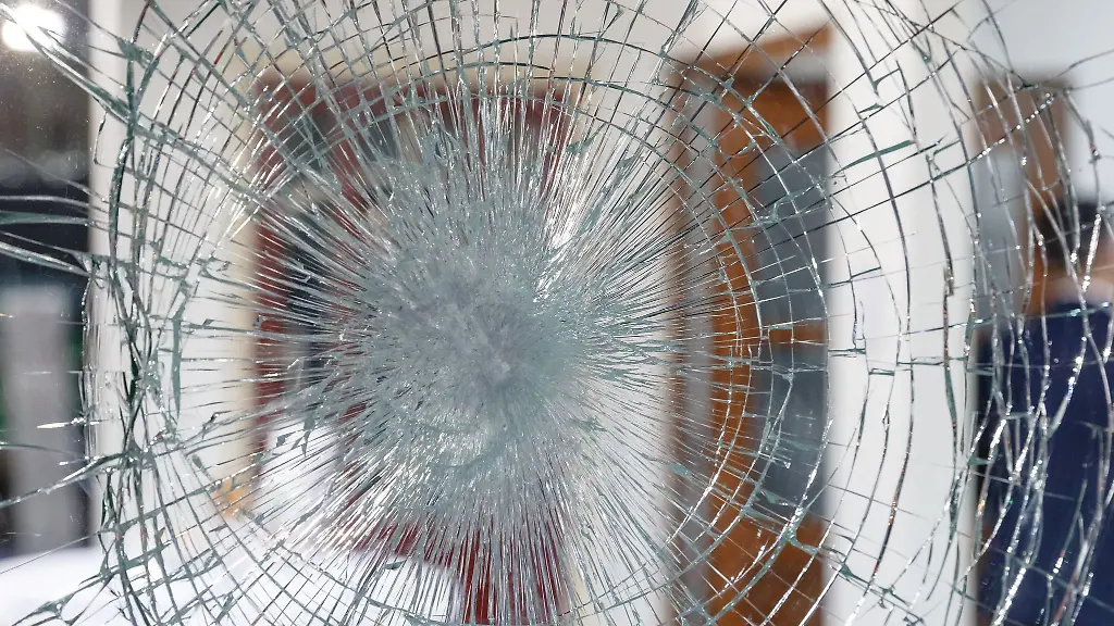 Die-private-Haftpflichtversicherung-kommt-auf-wenn-wir-fremdes-Eigentum-zerstoeren-oder-jemanden-verletzen