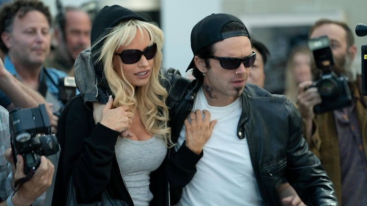 Eine irre Liebesgeschichte: Pam Anderson (Lily James) und Tommy Lee (Sebastian Stan).