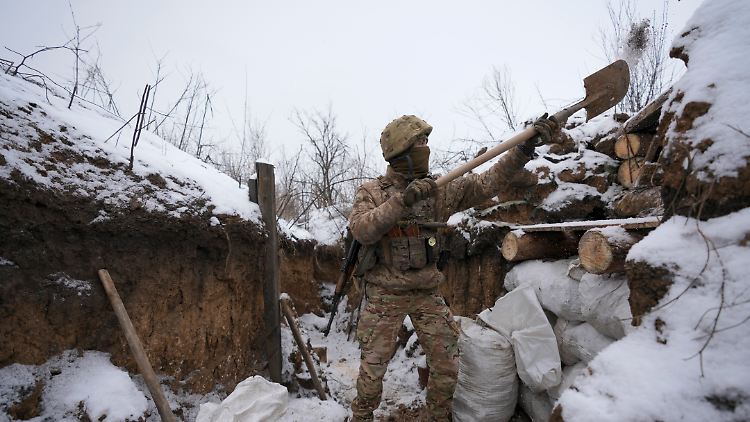 In den vergangenen Wochen hat Russland mehr als 100.000 Soldaten an der ukrainischen Grenze zusammengezogen.