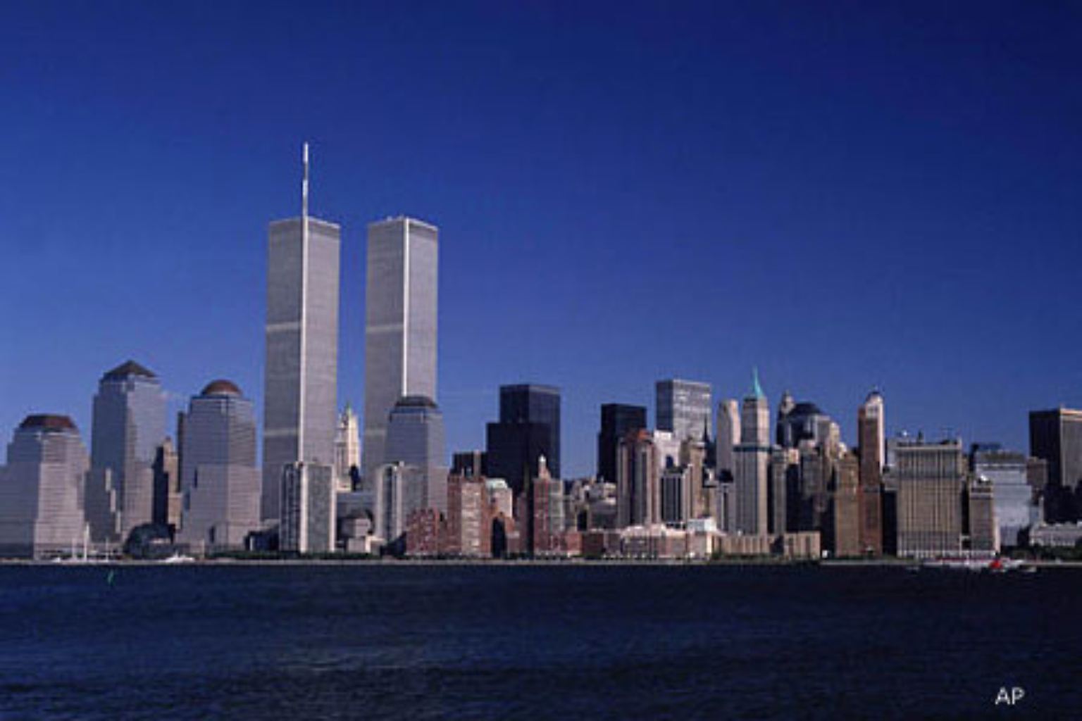 Die Twin-Towers des World Trade Center (WTC). Bis zum 11. September 2001 das unverwechselbare Gesicht des New Yorker Bezirks Manhattan. Und Symbol für den American Way Of Life.