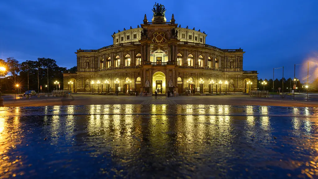 Die-Dresdner-Semperoper-lud-zum-Tag-der-offen-Tuer