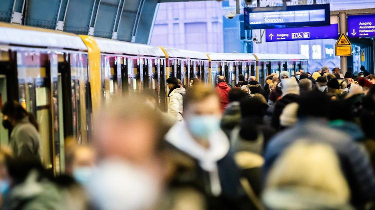In Berlin zeigt sich bei den Neuinfektionen eine leichte Abflachung. Was sie wert ist, ist indes noch unklar.