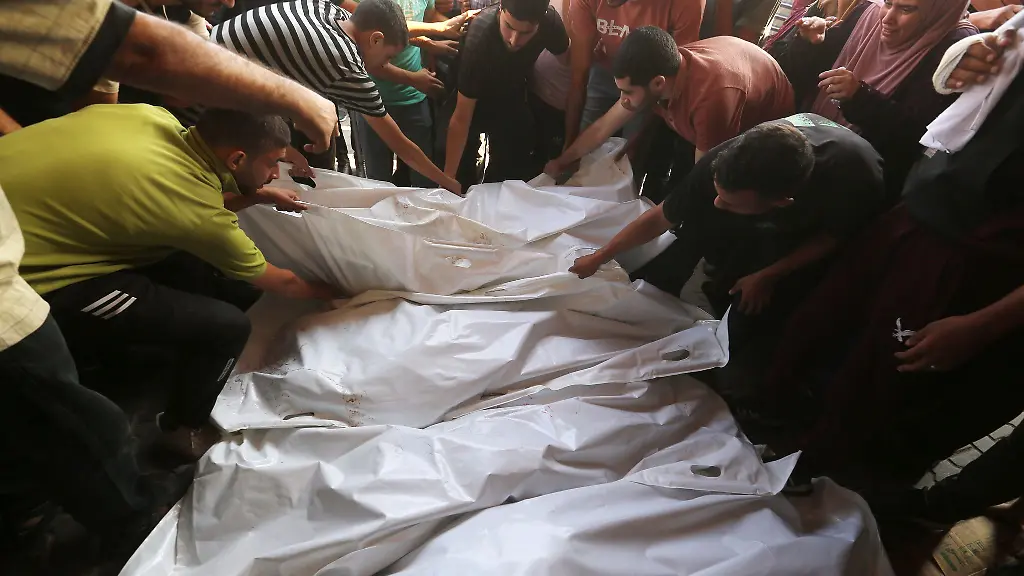 Trauernde-Angehoerige-im-Gazastreifen-Archivbild