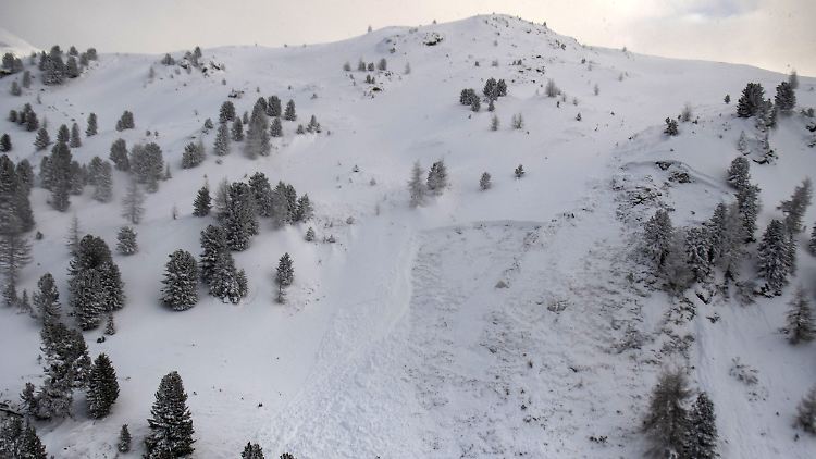 Die österreichischen Behörden warnten vor einer weiterhin erheblichen Lawinengefahr in Tirol.