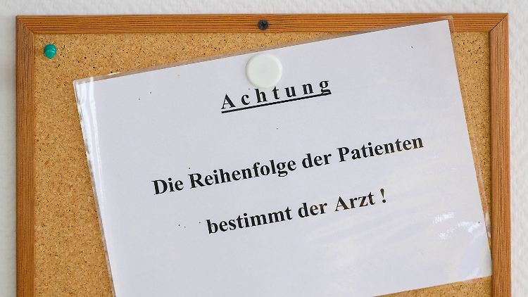Die Omikron-Welle kommt langsam bei der älteren Bevölkerung an. Das zeigt sich dann auch bei den Arztbesuchen.