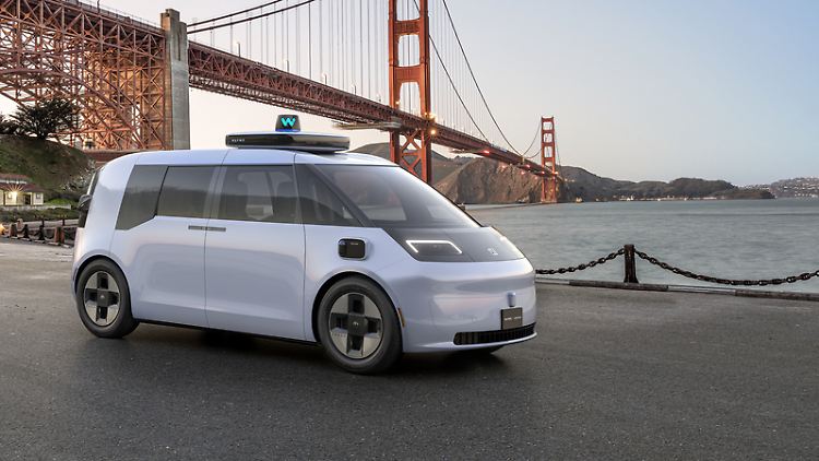 Plaudern mit dem Taxifahrer? Dürfte im Robotaxi von Waymo und Zeekr schwierig werden - es fährt autonom.