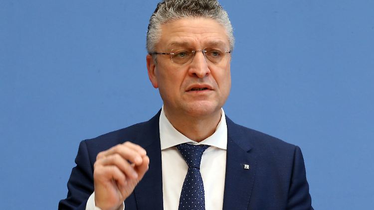 Steht mächtig in der Kritik, seit das Robert-Koch-Institut den Genesenenstatus kurzerhand reduzierte: RKI-Chef Lothar Wieler. 