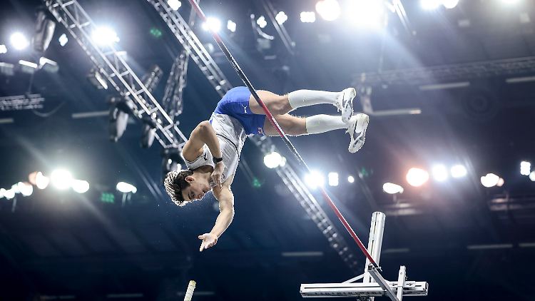 Duplantis springt, die Welt guckt zu.