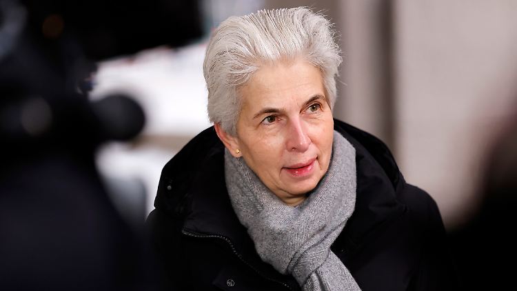 Strack-Zimmermann erinnert die Ukraine an die jahrelange Hilfe aus Deutschland.