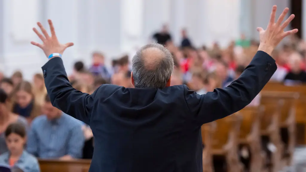 Das-diesjaehrige-Chorfest-in-Magdeburg-zog-viele-Besucherinnen-und-Besucher-an