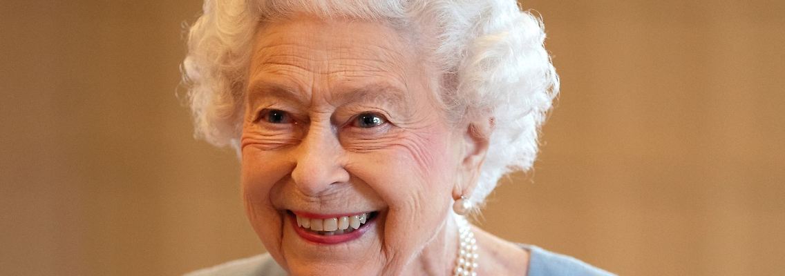 Queen Elizabeth II. beim Empfang von Bürgerinnen und Bürgern im Ballsaal von Sandringham House, der Residenz der Königin in Norfolk.