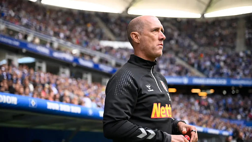 Schwerer-Nachmittag-fuer-Trainer-Enochs-am-Ende-heisst-es-0-5