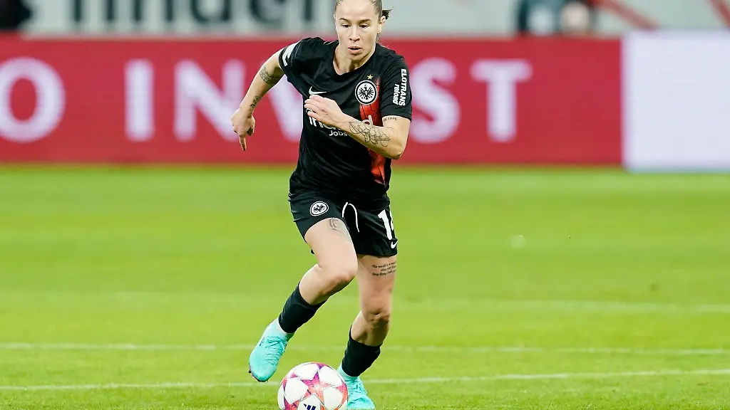 Geraldine-Reuteler-trifft-fuer-Eintracht-Frankfurt-bei-Bayer-Leverkusen