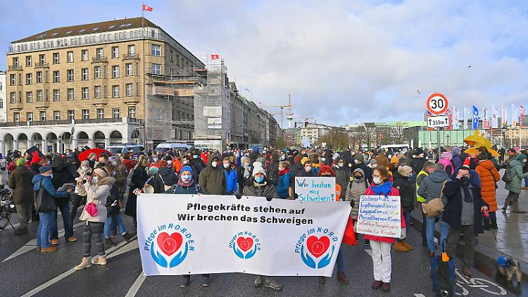 Auch in Hamburg gingen Hunderte auf die Straße.