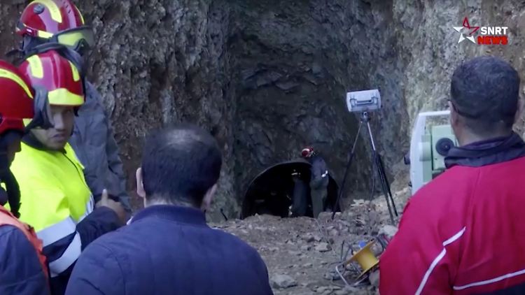 Zahlreiche Helfer waren an dem komplizierten Einsatz beteiligt.