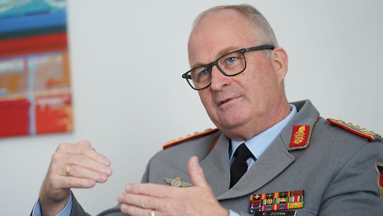 "Rückgrat der Bundeswehr müssen wieder vollausgestattete, aus dem Stand projektionsfähige Streitkräfte sein", meint Eberhard Zorn.