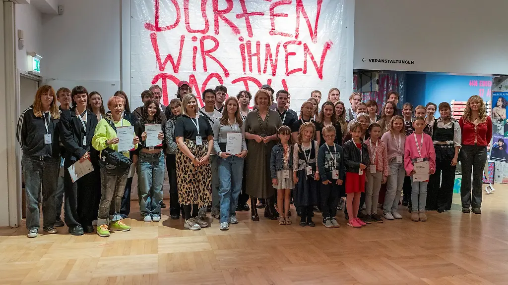 Bundesjugendministerin-Lisa-Paus-gratulierte-den-Preistraegern-in-Duesseldorf