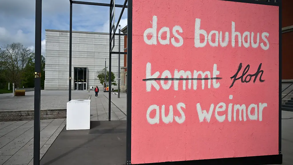 Die-Sonderausstellung-Bauhaus-und-Nationalsozialismus-der-Klassik-Stiftung-Weimar-endet-Die-Schau-war-in-drei-Teile-gegliedert-und-in-drei-Haeusern-der-Stiftung-zu-sehen