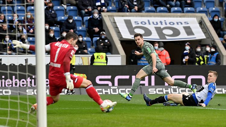 Borussia Mönchengladbach kam gegen Bielefeld zu einem Unentschieden - und hätte sich ein bisschen mehr Hilfe vom Schiedsrichter gewünscht.