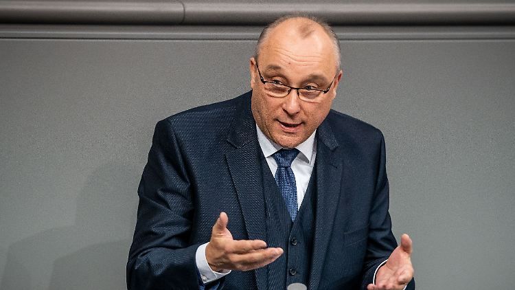 Laut Abgeordnetengesetz hat Maier das Recht, wieder als Richter zu arbeiten.