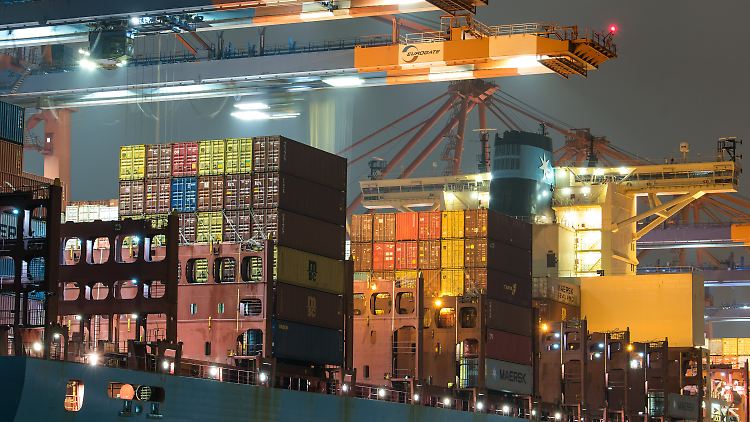 Die weltgrößte Reederei hat bereits am vergangenen Donnerstag Transporte in die Ukraine eingestellt.